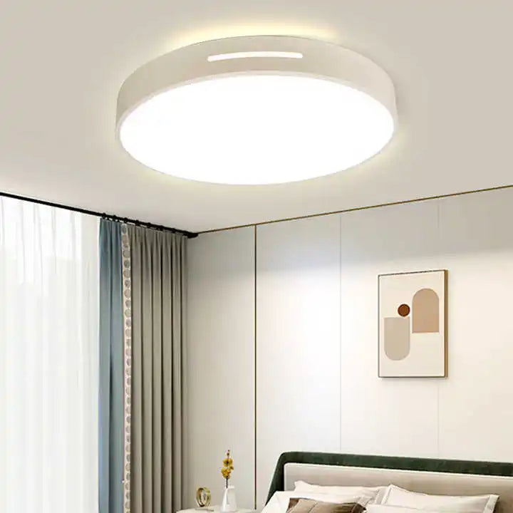 Lámpara de techo LED circular Aura de diseño moderno instalada en dormitorio