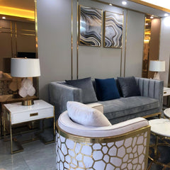 Bravura Selene – lámpara de mesa de salón con pantalla textil, base de vidrio y acabado dorado