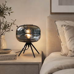 Saturno Lámpara de Mesa LED con Cúpula de Cristal Tintado y Trípode Metálico conac 2