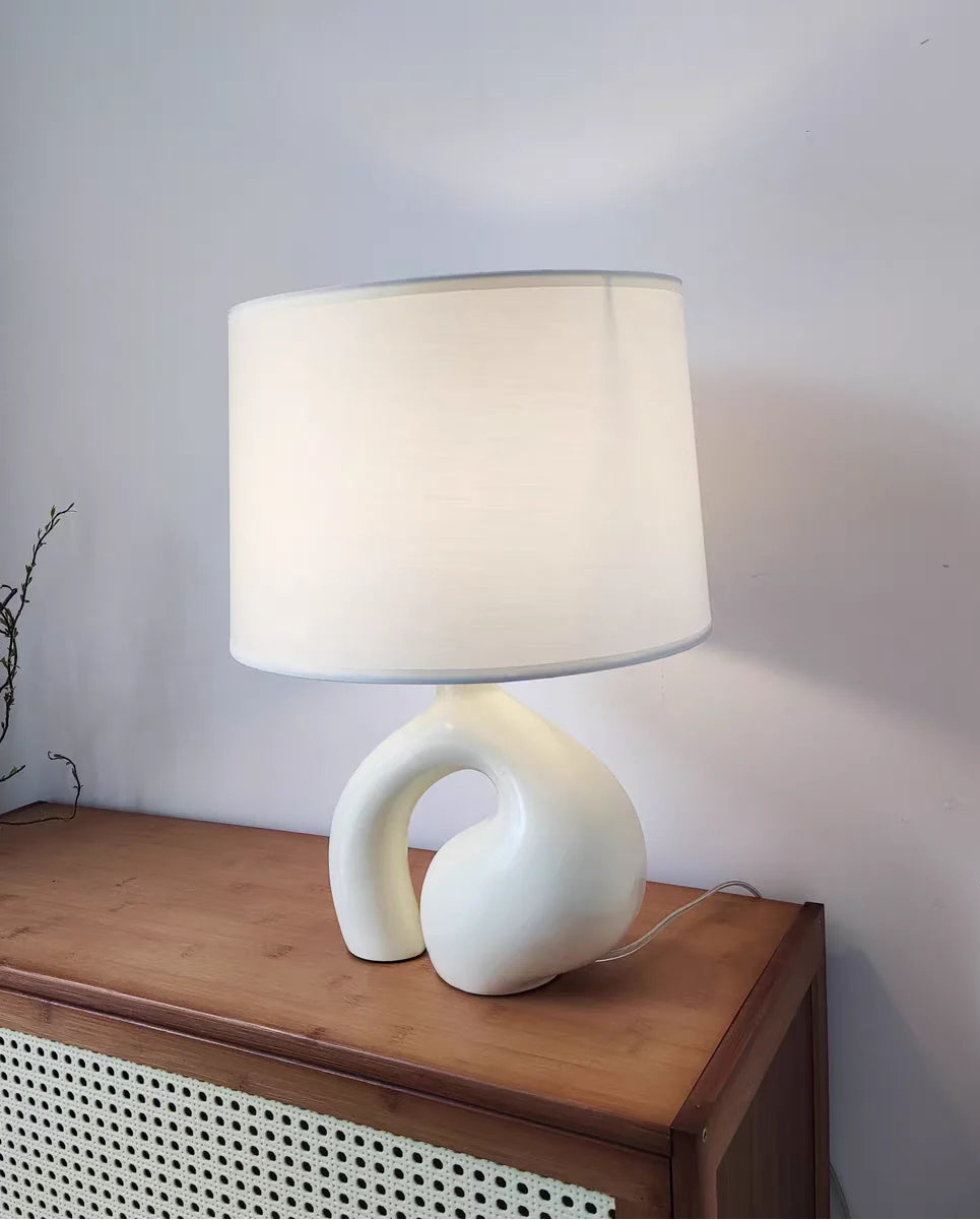 Nuba lampara de mesa minimalista de resina y pantalla de tela
