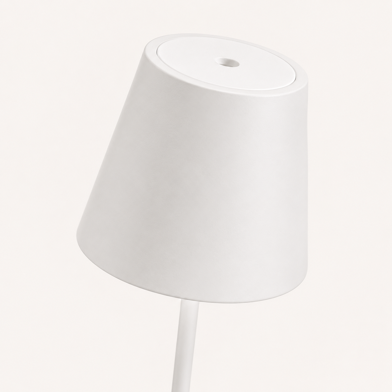 Lámpara de mesa inalámbrica recargable blanco 2