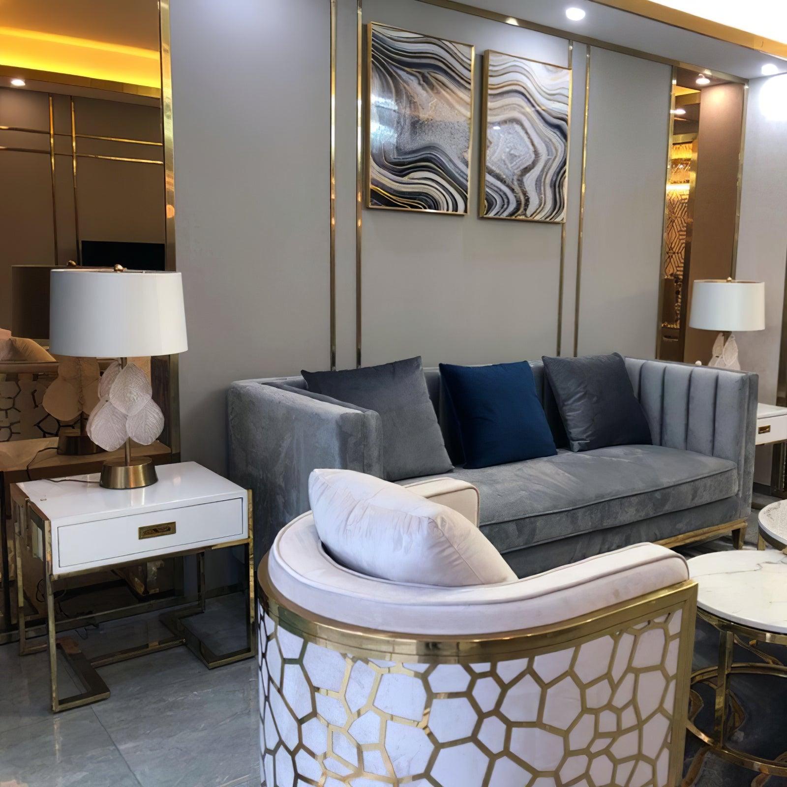 Bravura Selene – lámpara de mesa de salón con pantalla textil, base de vidrio y acabado dorado