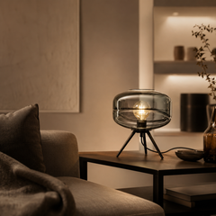 Saturno Lámpara de Mesa LED con Cúpula de Cristal Tintado y Trípode Metálico gris