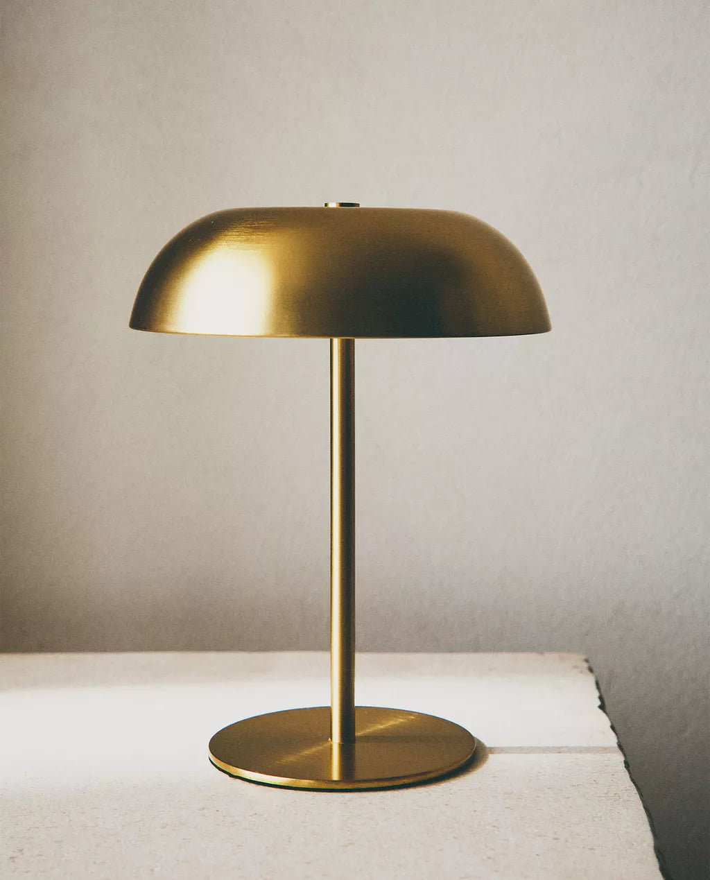 Naos Glow lámpara de mesa sin cable regulable LED